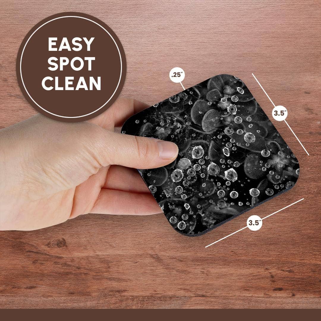 3dRose - Vente Sous-verre - 3dRose, Photographie macro en noir et blanc de gouttes de pluie sur une toile d'araignée., Dessous de verre13