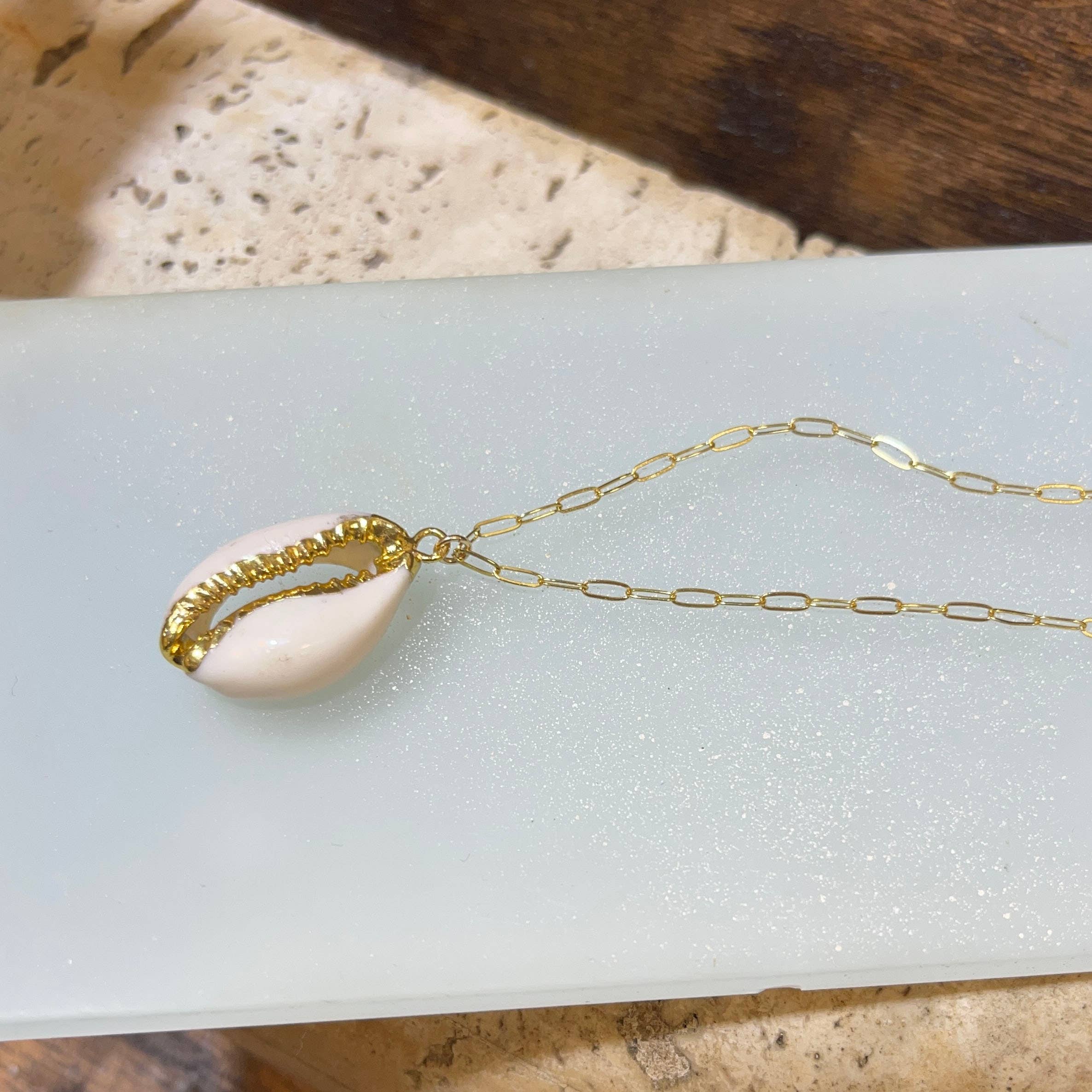 Flotsam & Co. Hawaii - Wholesale Pendant/Charm Necklace - Box Chain Cowry Necklace1