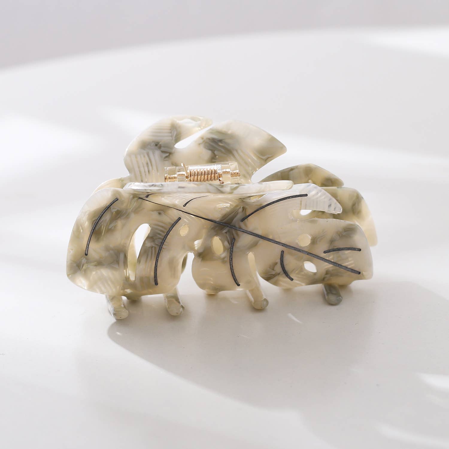 Assorted Monstera Leaf Claw Clip - Large for wholesale on Faire5