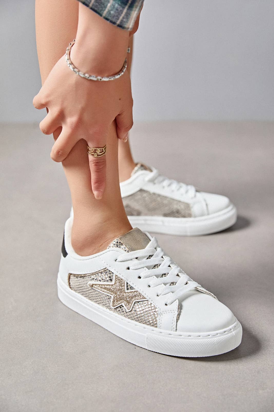 ERYNN - Wholesale Lifestyle Sneakers - Women's - LACED SNEAKER - Olympia7