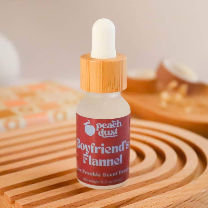 Gouttes de Parfum pour Voiture à la Flanelle du Petit Ami pour la vente par Peach Dust Collective