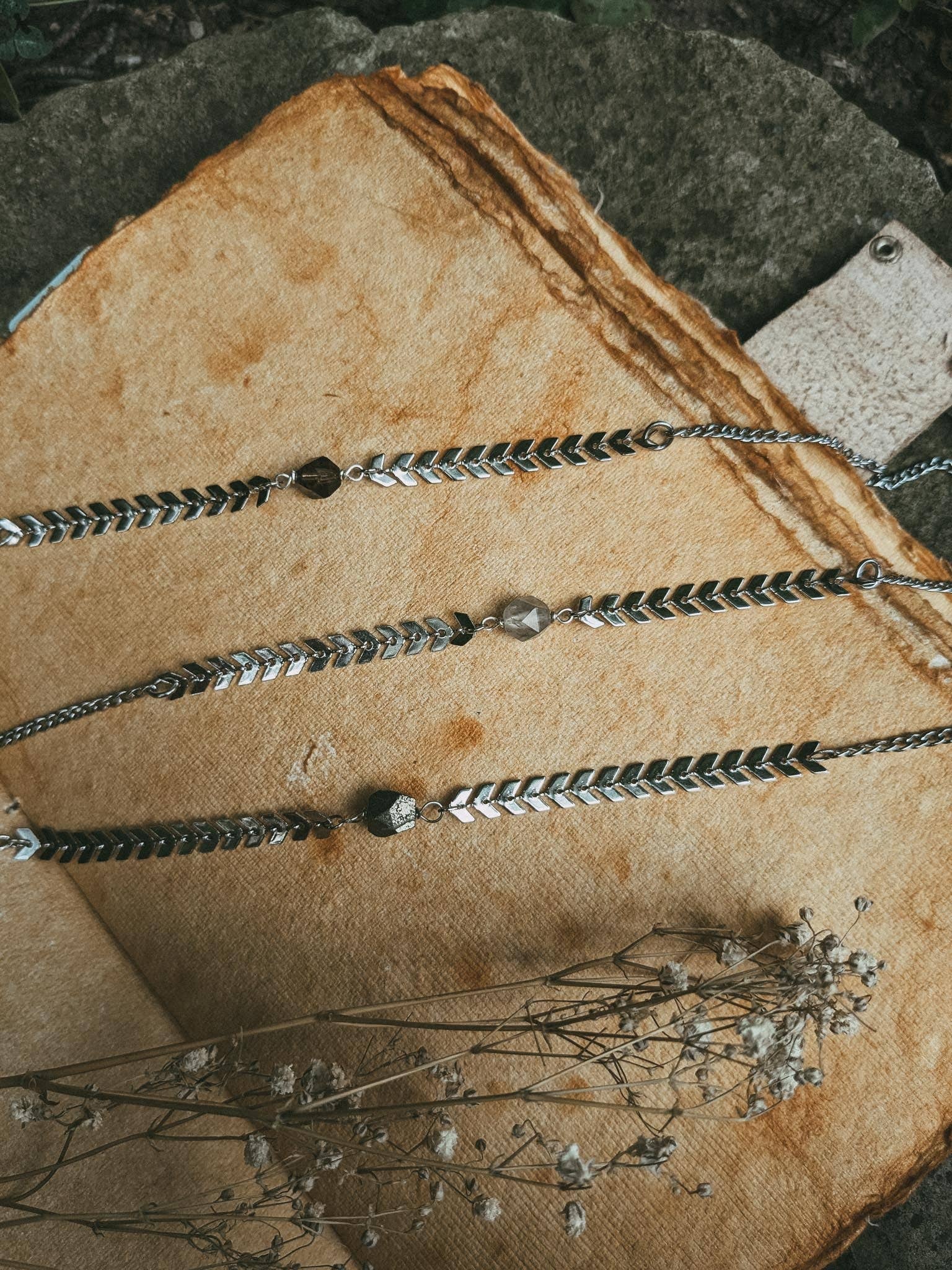 Midnight Raven Studios - Vente Collier ras-de-cou - Choker Vibez en Quartz Fumé1