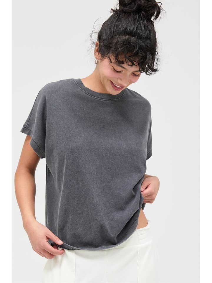 Maglietta a maniche corte con lavaggio minerale per la vendita all'ingrosso da parte di HYFVE