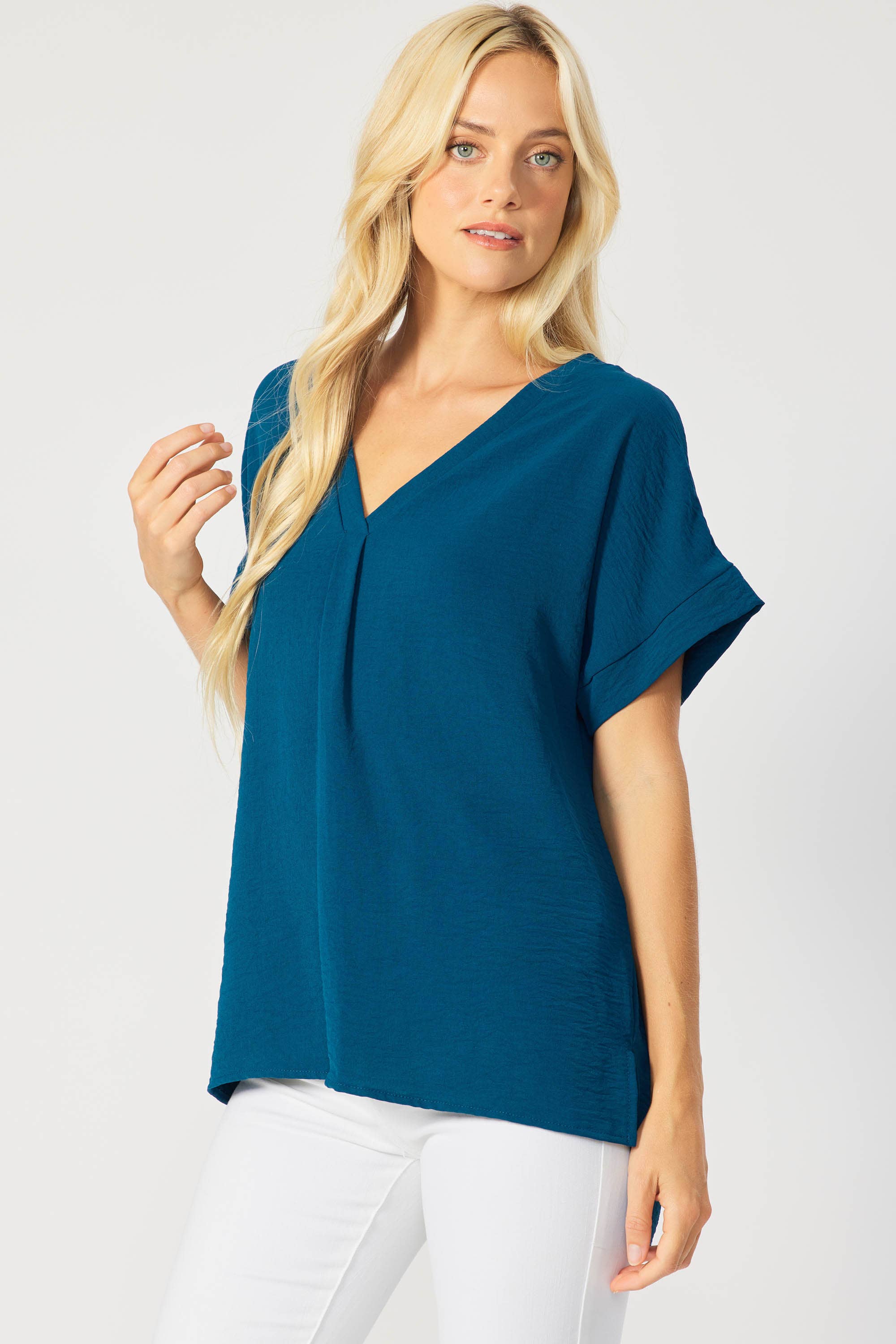 FSL Apparel - Vendita all'ingrosso Camicetta - Donna - ST3280 - TOP IN TESSUTO CON SCOLLO A V A MANICA CORTA, VESTIBILITÀ COMODA 12