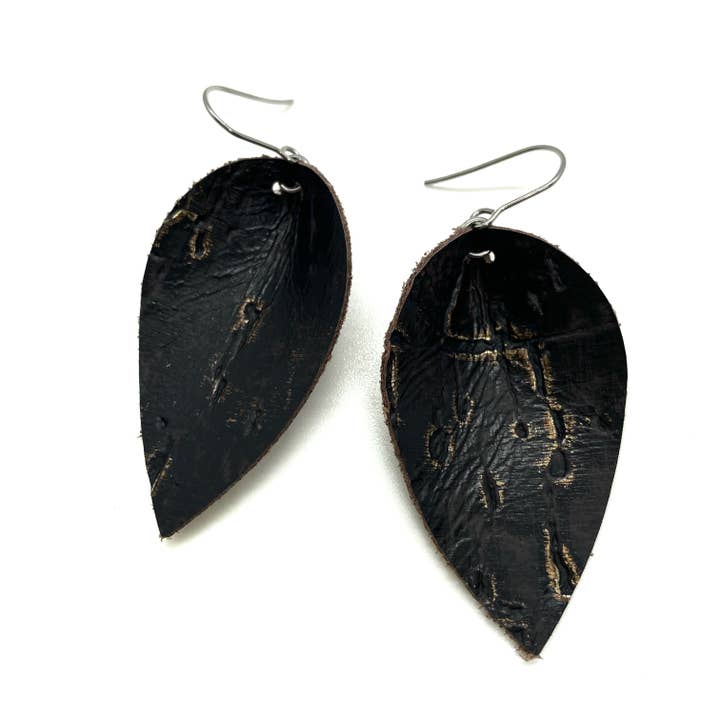 Brun Wildwood Læder Pinch Petal for engroshandel hos The Pink Antler Accessory Co.