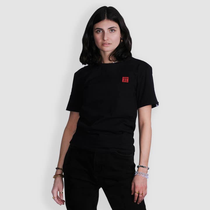 Klassisches T-Shirt mit gesticktem "Martial Mind Seal" für den Großhandel von Martial Mind Paris