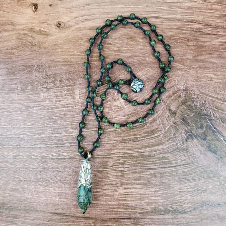 ZINC Designs - Wholesale Pendant/Charm Necklace - Snakeskin Jasper Point Tibetan Pendant Beaded Necklace