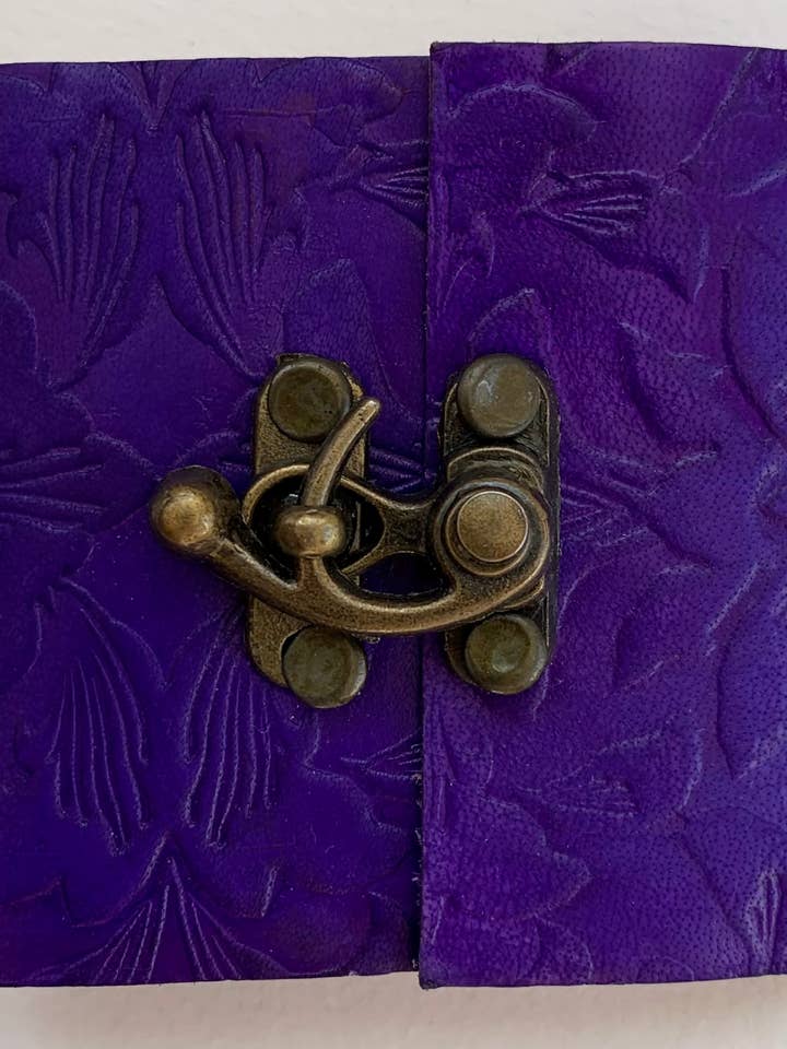 Lila geprägtes Mini-Journal ~ 3 „x 3" für den Großhandel von Earthbound Journals