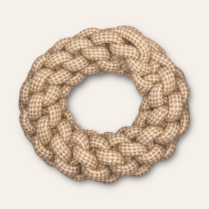 Natural hemp fibre rope ring for wholesale by Bobbie’s BowWow
