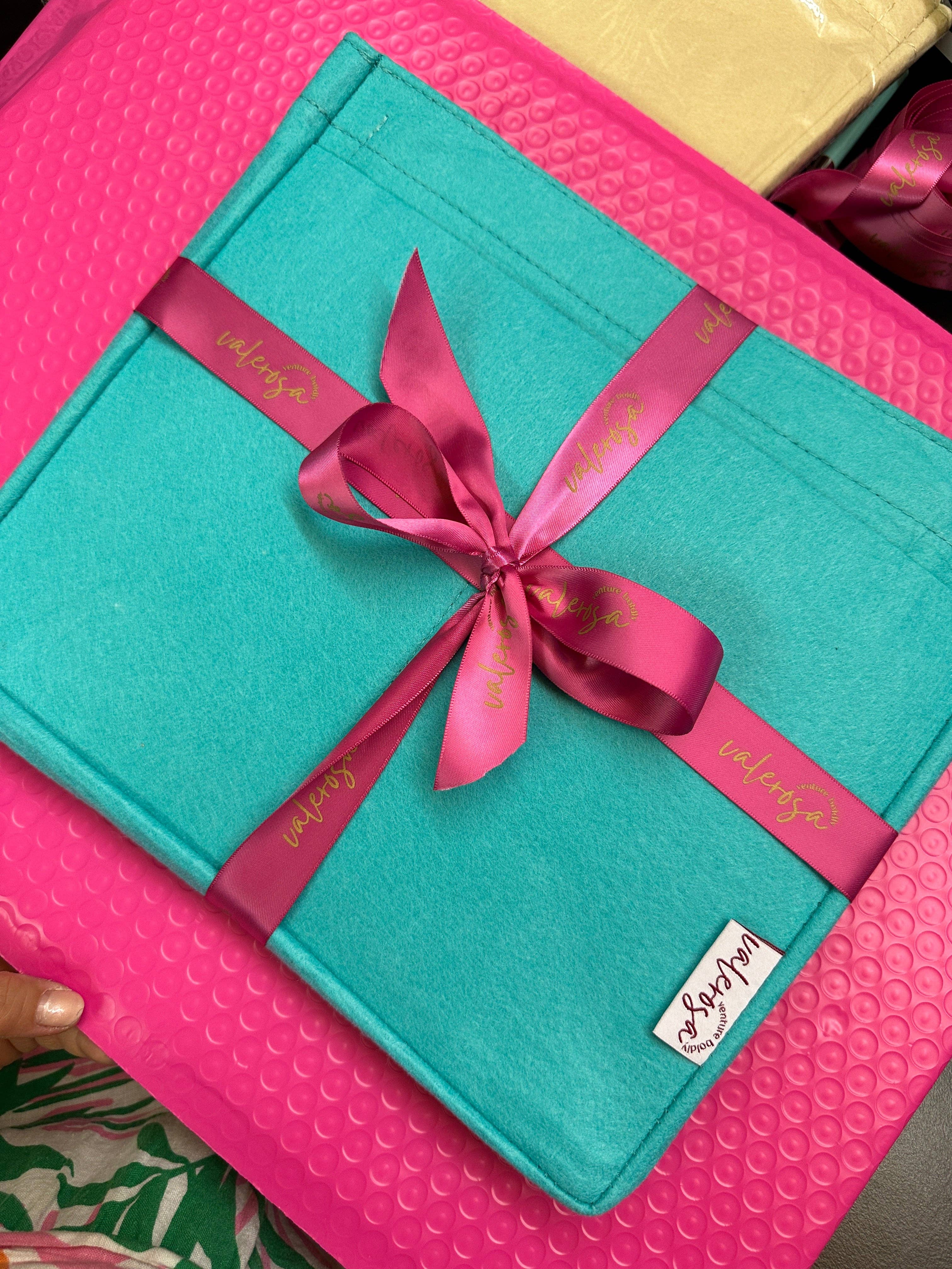 Valerosa – wholesale Pouch – Women’s – Aqua Felt Bag Organizer3