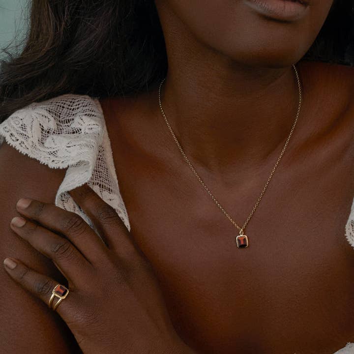 Vintouch Jewels - Wholesale Single Stone/Solitaire Ring - Luccichio Gold Vermeil Garnet Stacking Ring2