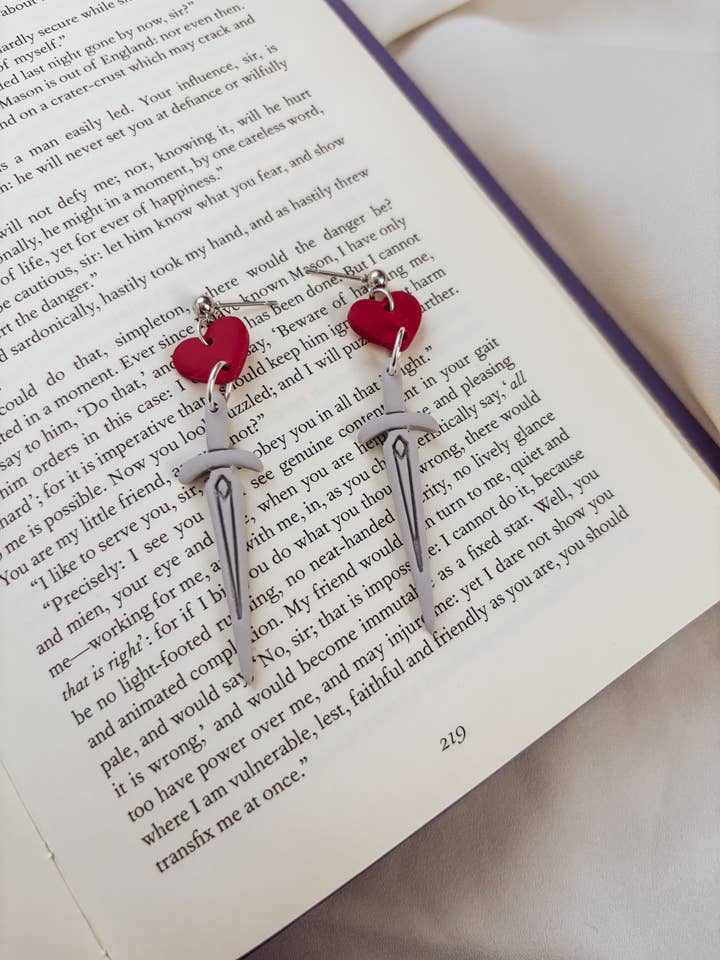 Pendientes "De enemigos a amantes", Pendientes de fantasía, Regalos para amantes de los libros para venta al por mayor de Placed by Grace