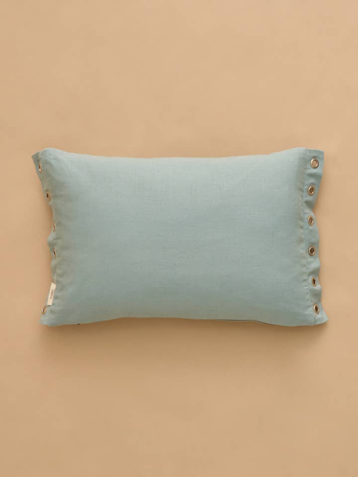 Elegante Omkeerbare Linnen Lendenkussen met Metalen Rand voor wholesale door Terrakotta Home