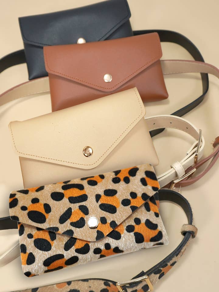 BOLSO RIÑONERA DE CINTURA ESTILO SOBRE DELGADO DE CUERO SINTÉTICO | 40BT646 para venta al por mayor de JOSSLYN by wall to wall