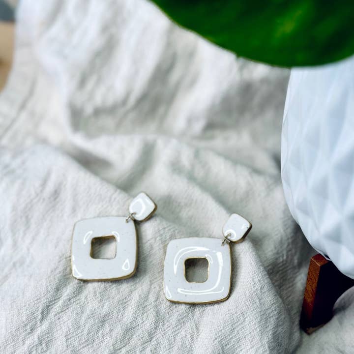 913onCanvas - Wholesale Dangle Earrings - Not Too Square: Dangling Earrings (Black or White)2