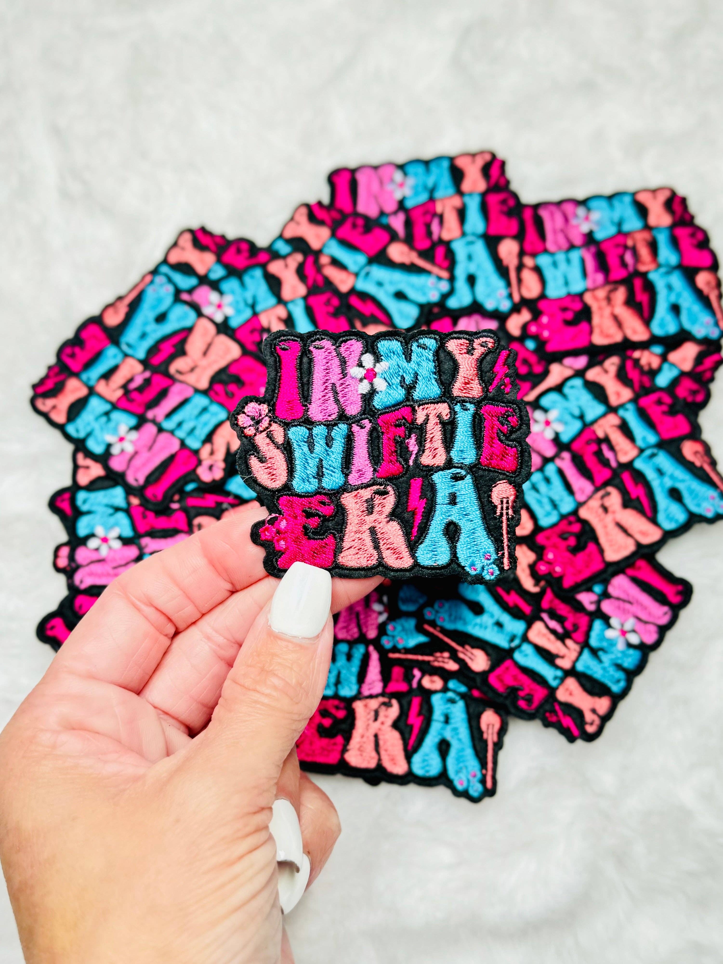 Magen Made Designs – Großhandel Aufnäher – Gestickter Aufnäher in My Swiftie Era3