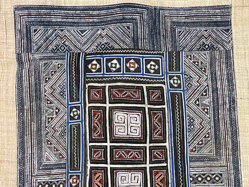 The Niger Bend - Vente Tapisserie/textile - Tenture murale décorative en lin avec tissu vietnamien tribal hmong vintage5