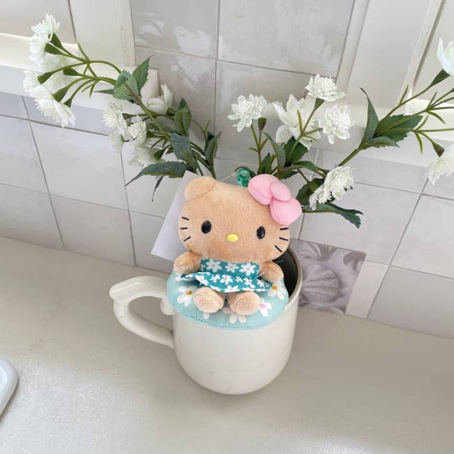 MOND HAUS - Wholesale Keychain - Women's - FROYO Keyring | Hello Kitty in Summer Tube Plush Doll Charm