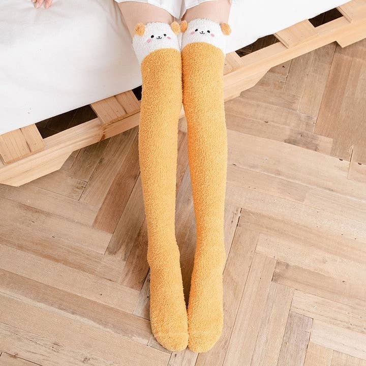 Dicke knielange Socken aus Korallenfleece für den Großhandel von UZ Wholesale Store