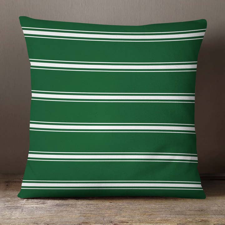 Grønne striber <br>18x18 pudebetræk for engroshandel hos Lofty Living
