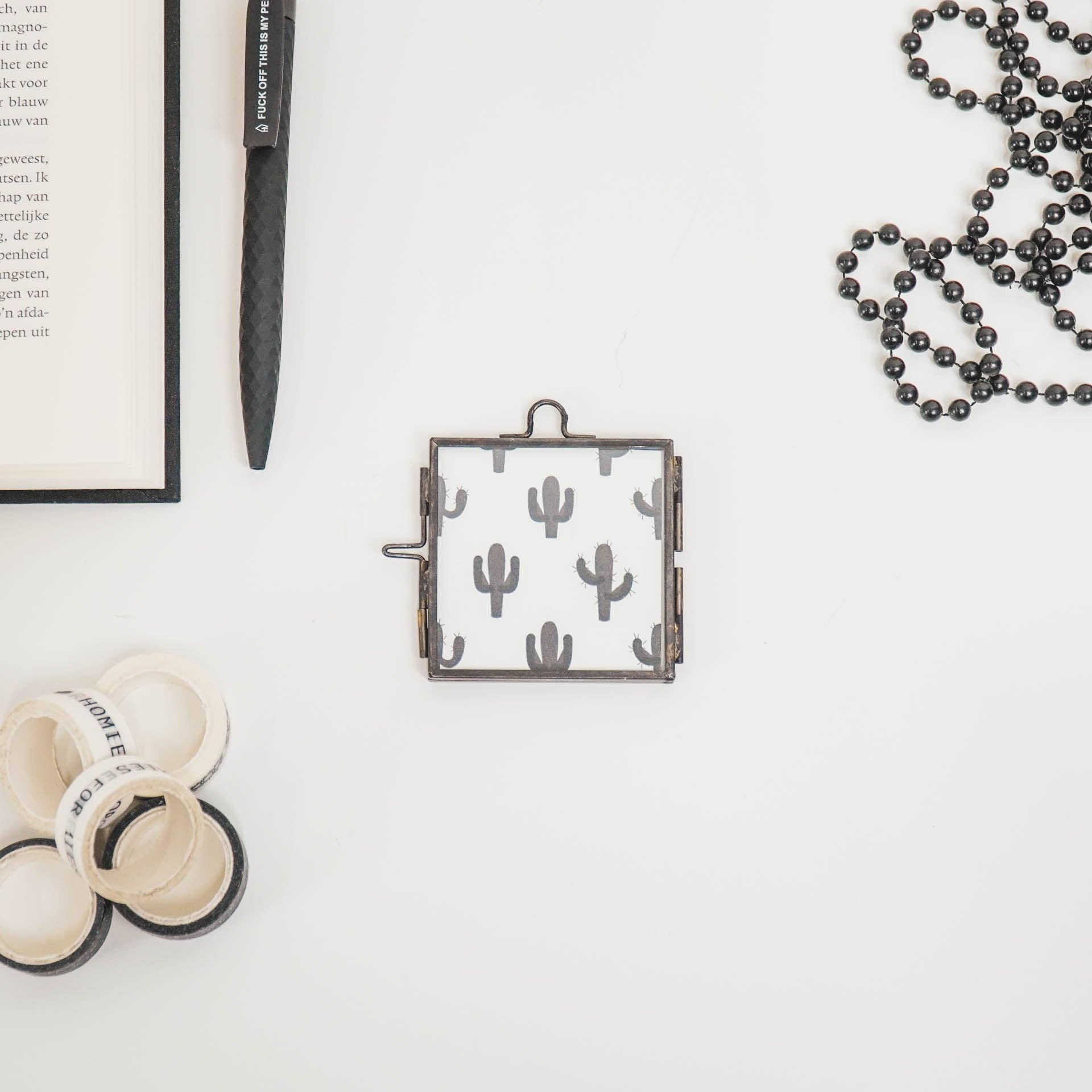 Housevitamin bv - Wholesale Picture Frame - Picture Frame- Hanging - Metal/Glass - Black - 6,5x6cm3