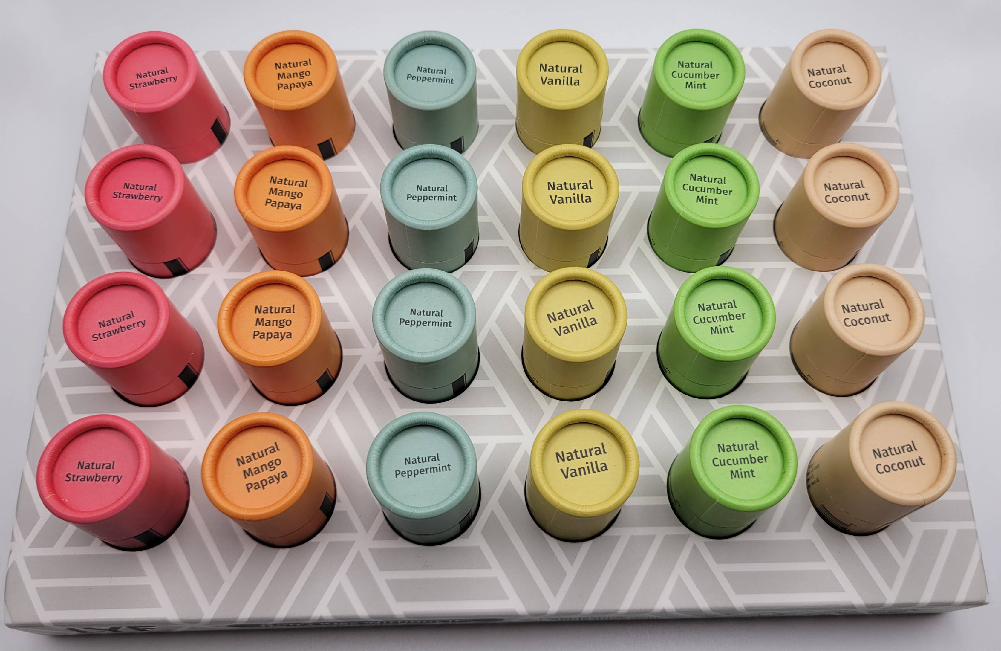 LYF BRANDS - Vendita all'ingrosso Burro di cacao - LYF Balm - Balsamo Labbra Naturale Lux - 24 unità (espositore grigio)1