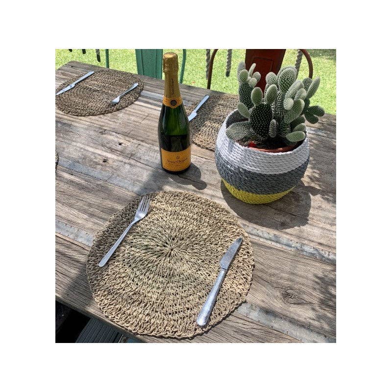 Paloma Black (Casa Natura Design, S.L.) - Vendita all'ingrosso Tovagliette - Sottopiatto Rotondo in Giacinto d'Acqua Naturale Intrecciato a Mano7