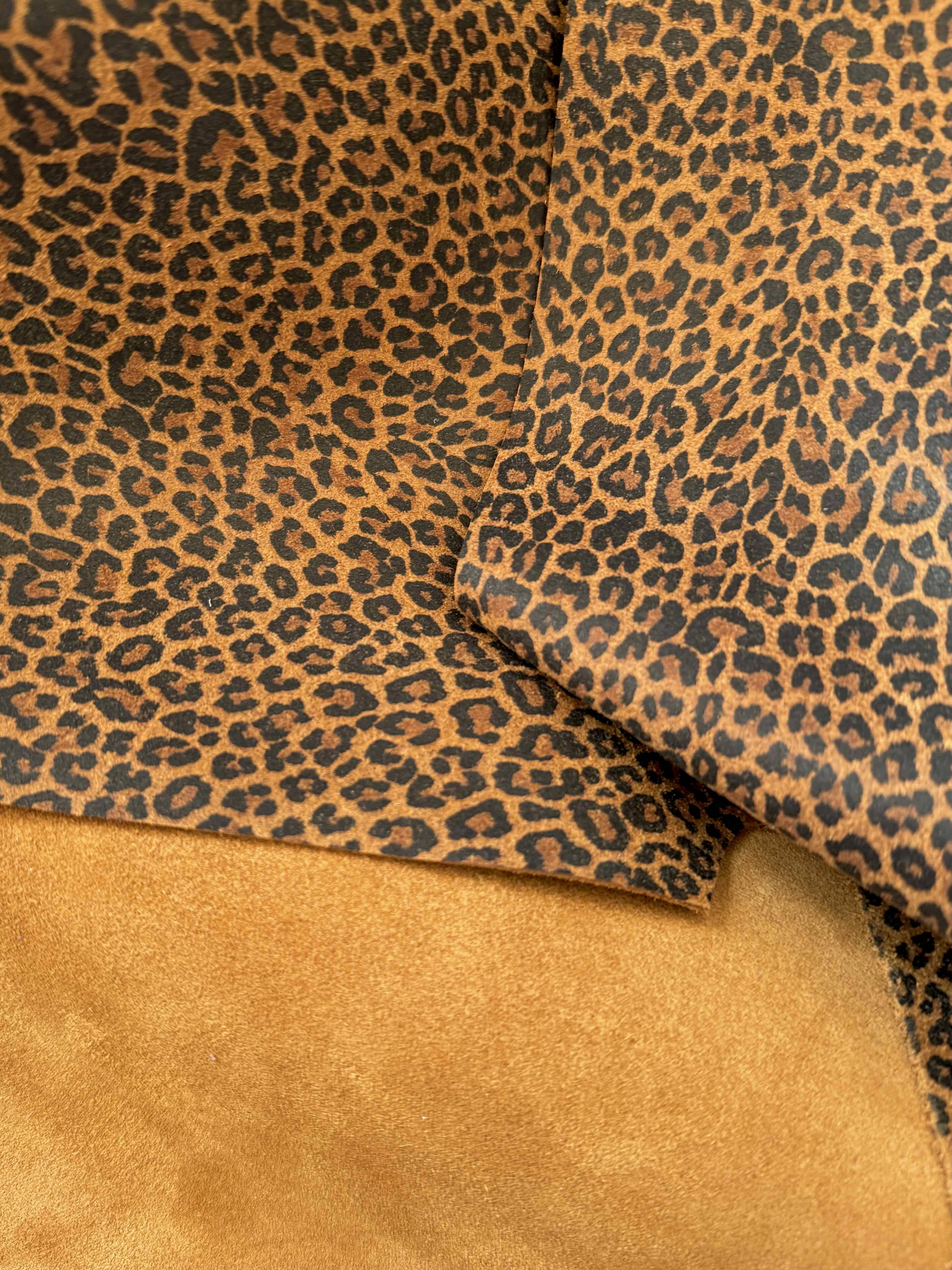 Rhe Amore – wholesale Keychain – Women's – Leopard Print Suede Leather Keyring1