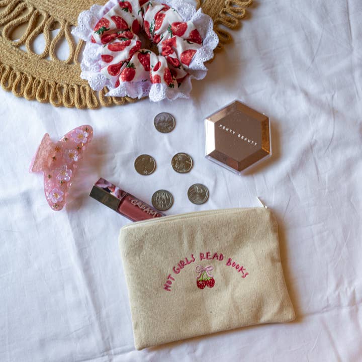 Hot Girls Read Books L Coin Pouch pour la vente par Wild Rose Accessories