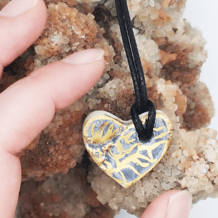 Corinne Ceramique - Wholesale Pendant/Charm Necklace - Collier cœur bleu cordon cuir