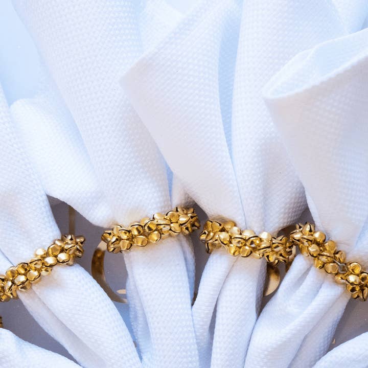 Vita servetter och Jingle Bell servettringar (uppsättning av 4) för wholesale av Qube Luxe by Debbie Marks