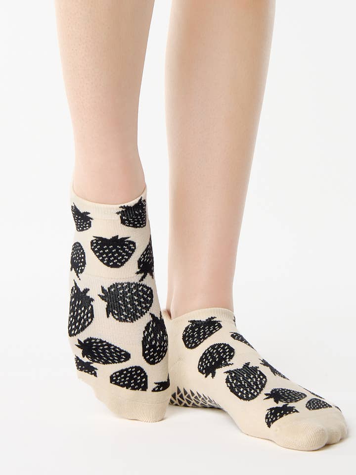 Pointe Studio - Wholesale Socks - Women's - Women's Berry Full Foot Grip Sock – No Slip Cotton Blend for Pilates & Barre0