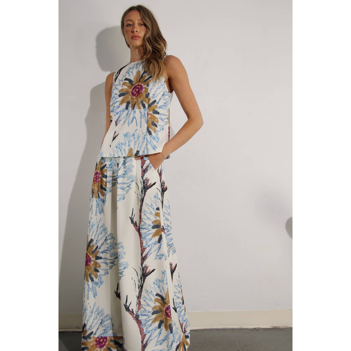 MULTI MOUWLOZE TOP- EN BROEKSET MET ZONNEBLOEMPRINT voor groothandel op Faire14