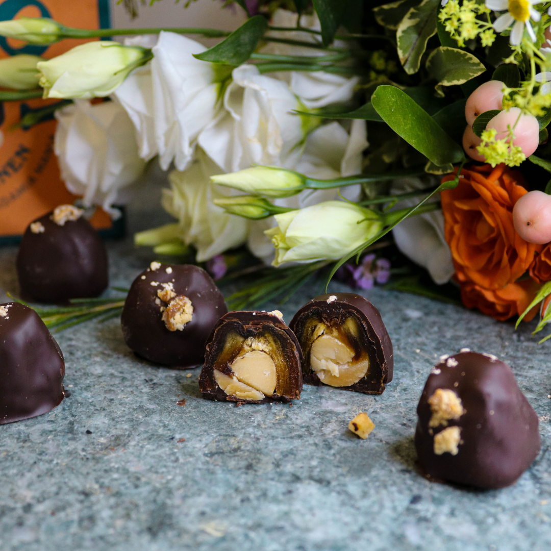djoon - Wholesale Chocolate Covered Sweets - Date chocolates: Macadamia Mania (organic)3