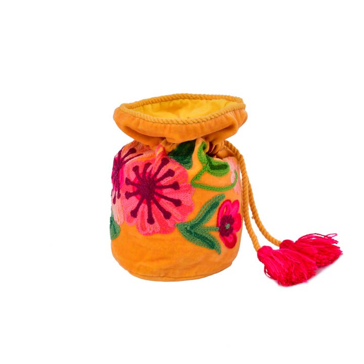 3ABJPHP77_YLCR FLØJL TEGNE STRENG TREASSURE POSE 7X7“ for engroshandel hos Karma Living