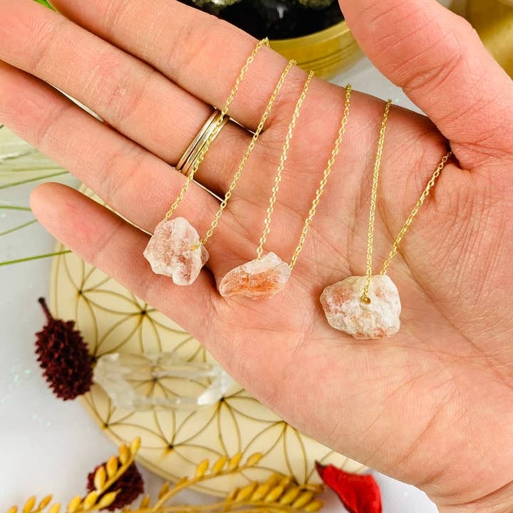 Soul Charms - Vente Colliers à pendentif - Collier Dainty Raw Crystal en or 14 carats et pierre de naissance en argent29