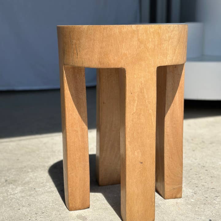 Office Objets - Wholesale Side table - Monoxyle quadripod end table in natural mango wood60