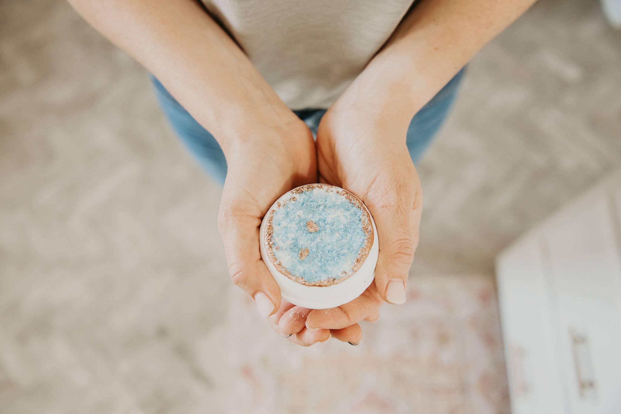 Latika Beauty - Wholesale Bath Bomb/Fizz - Turquoise Geode Crystal Bath Bomb – Blue + Gold11