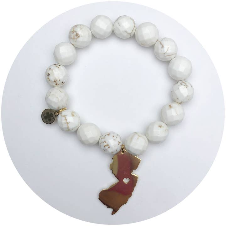 Magnésite blanche avec pendentif en jersey pour la vente par Oriana Lamarca Designs