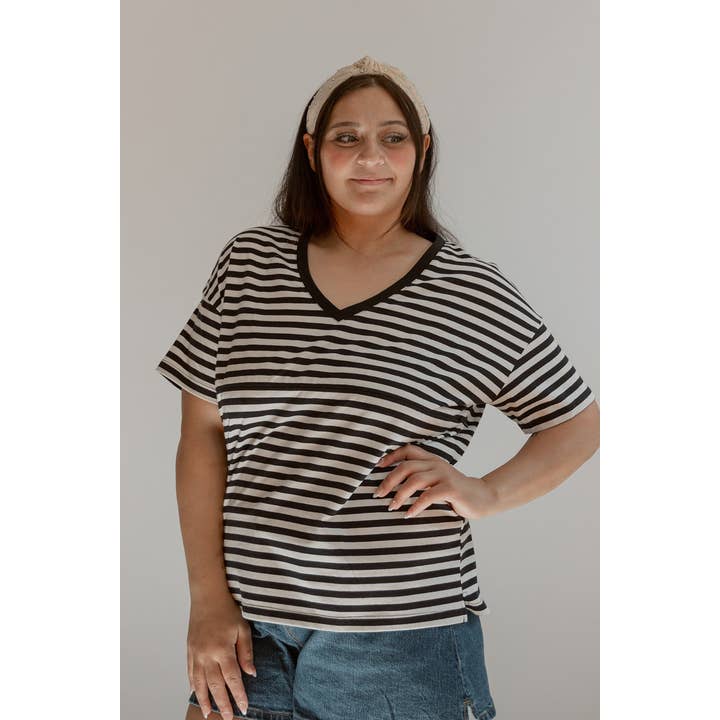 Movemama Apparel - Wholesale Nursing top – Maternity - V-Neck Full Zip Breastfeeding Tee5