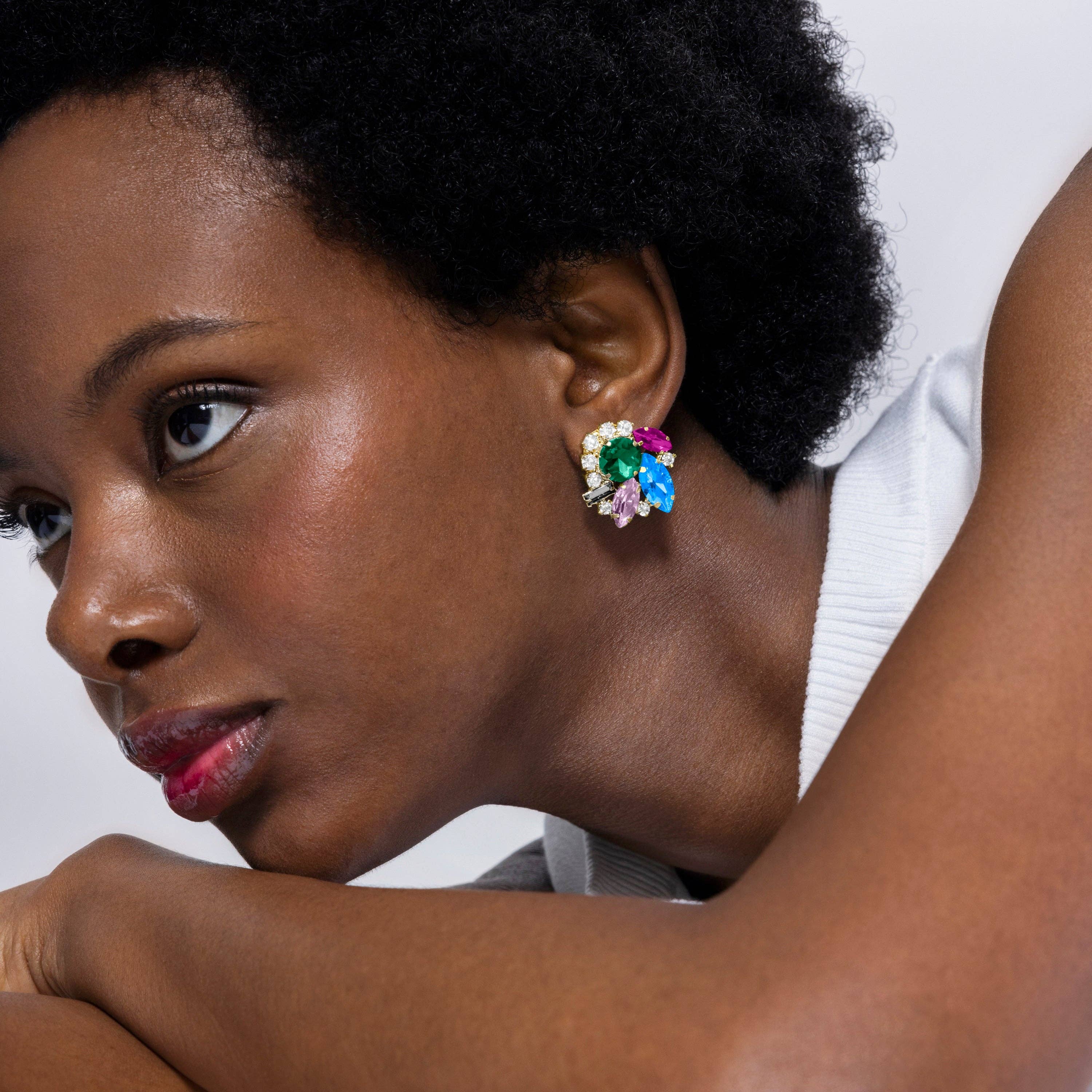 Luxenter – wholesale Stud/post earrings – Pendientes de Cristal Azul acabados en oro amarillo de 18k - Nyuva2