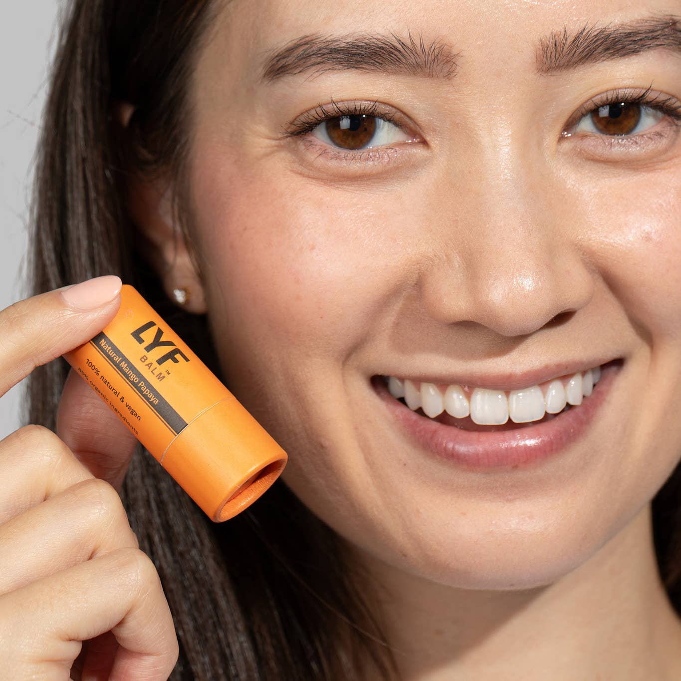 LYF BRANDS - Vendita all'ingrosso Burro di cacao - LYF Balm - Balsamo Labbra Naturale Lux - 24 unità (espositore grigio)10