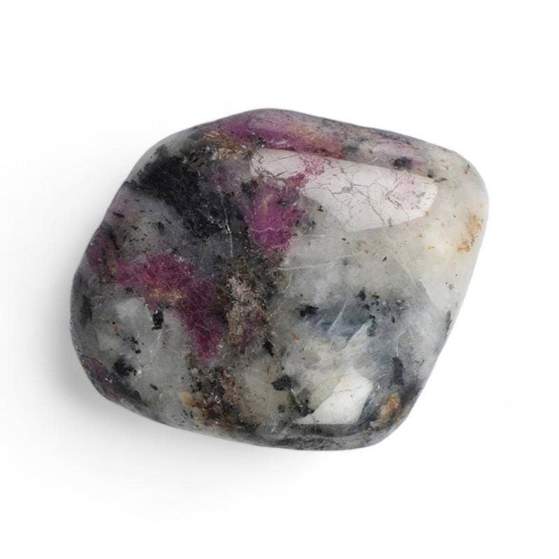 La Boîte à Cailloux – wholesale Spiritual stone/crystal – Eudialyte on syenite Russia A (tumbled stone)1