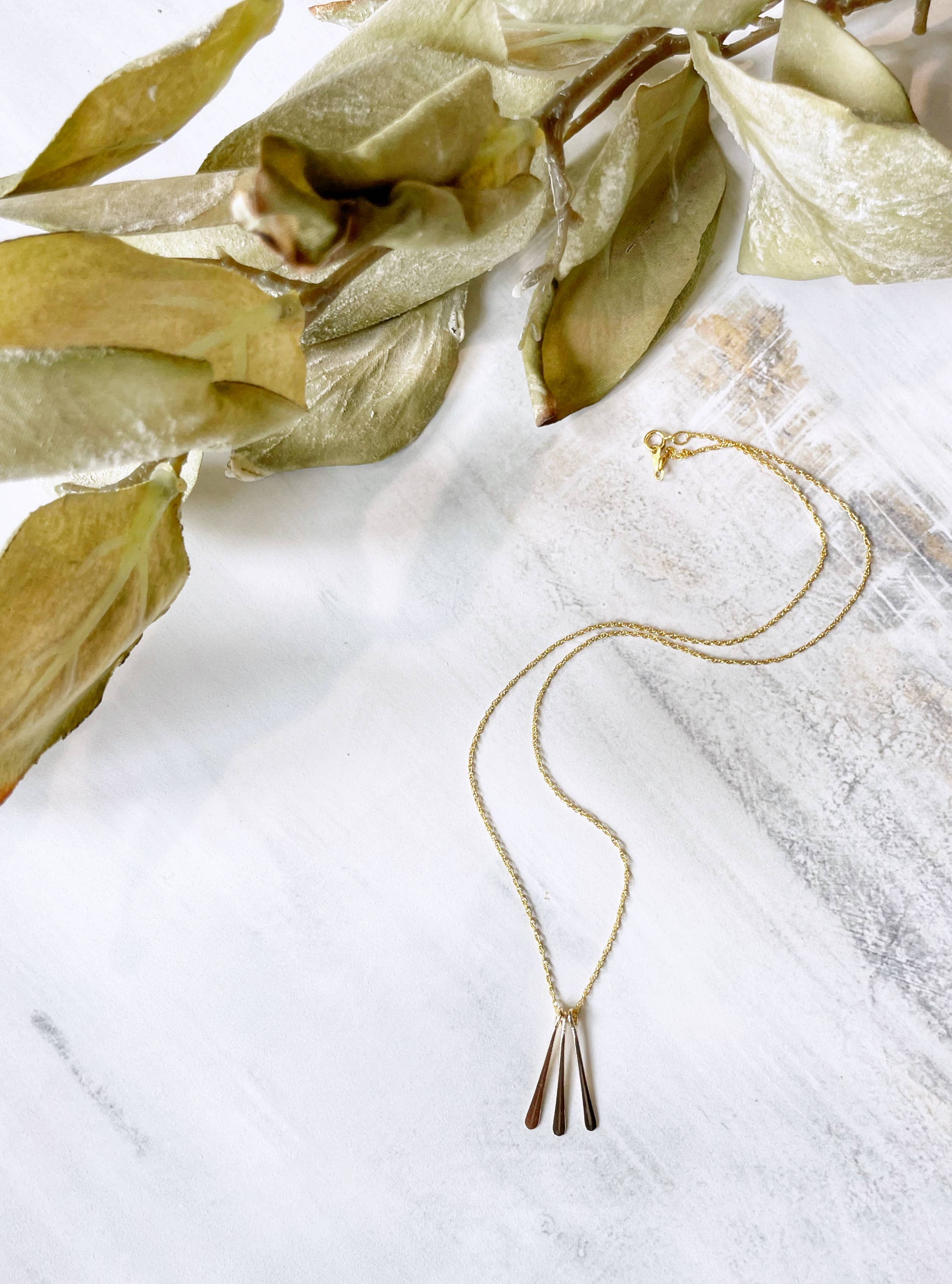 Quinn Sharp Handmade - Vente Colliers à pendentif - Collier en corde à franges martelées triple2