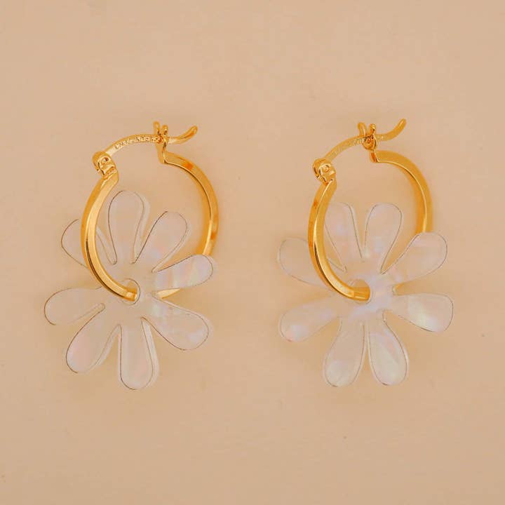 Couronnes de fleurs en blanc iridescent pour la vente par Paulina Otero