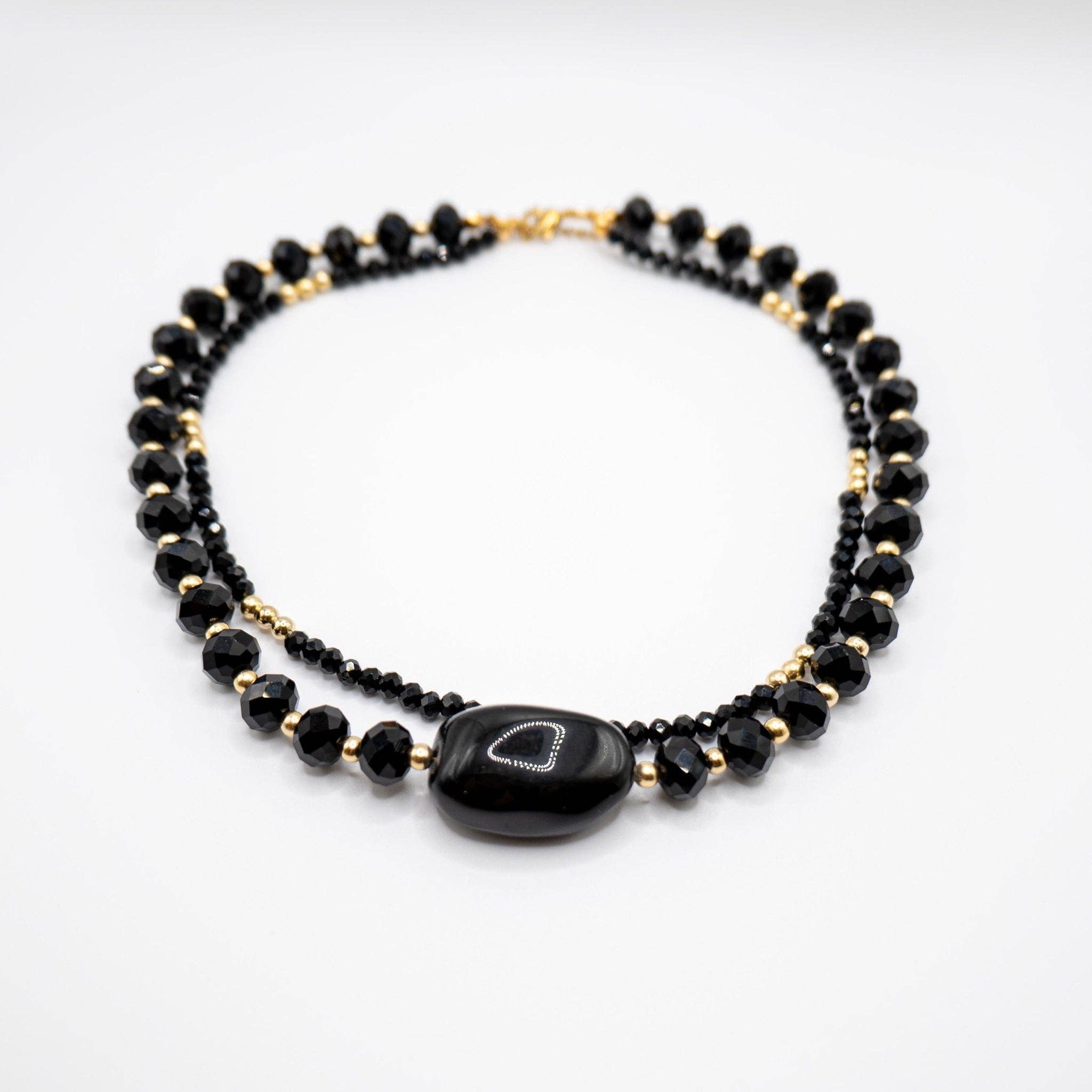 OE! – Engroshandel Perlehalskæde – LAVA - Halskæde med Obsidiansten og krystaller2