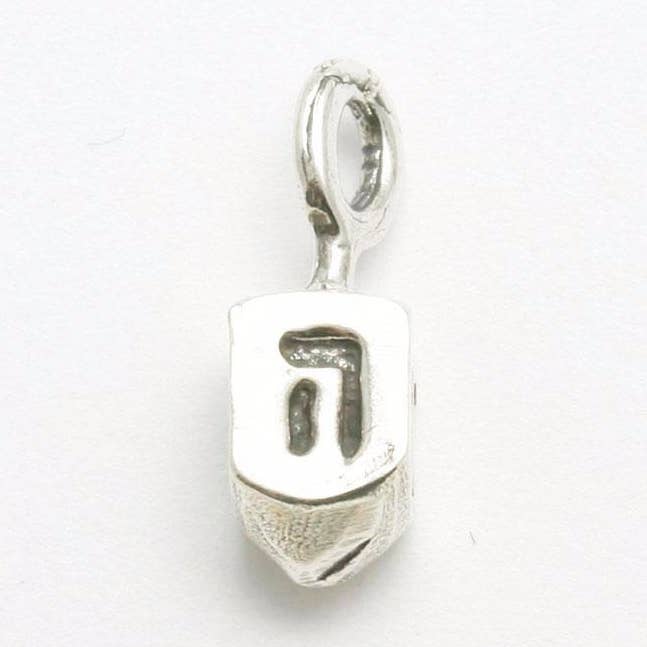 Petit pendentif Dreidel 3D en argent sterling massif pour Hanoukka pour la vente par Bareket Fine Jewelry