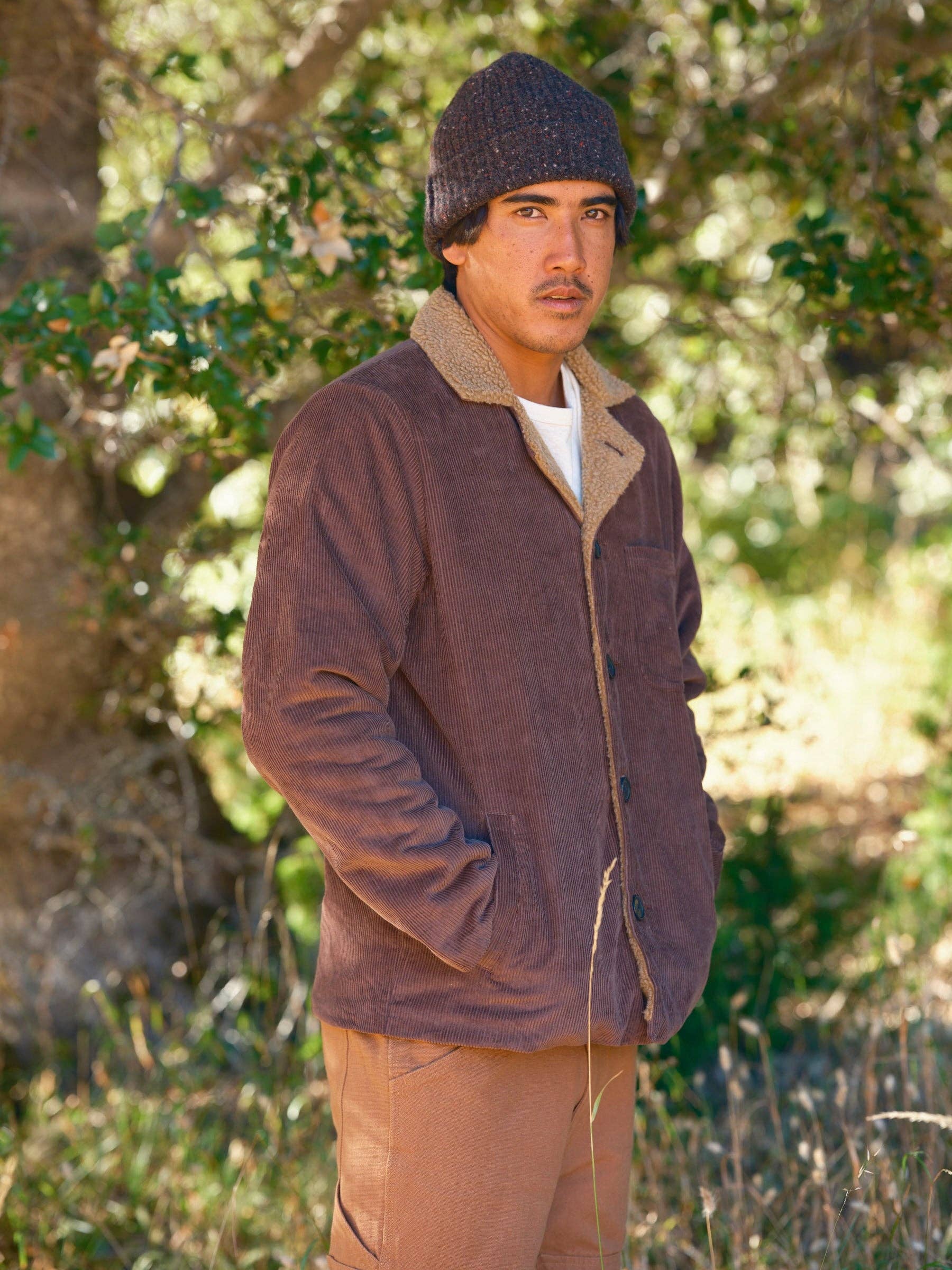 Dunkelbrauner Cordstoff Mack-Jacke für den Großhandel auf Faire11