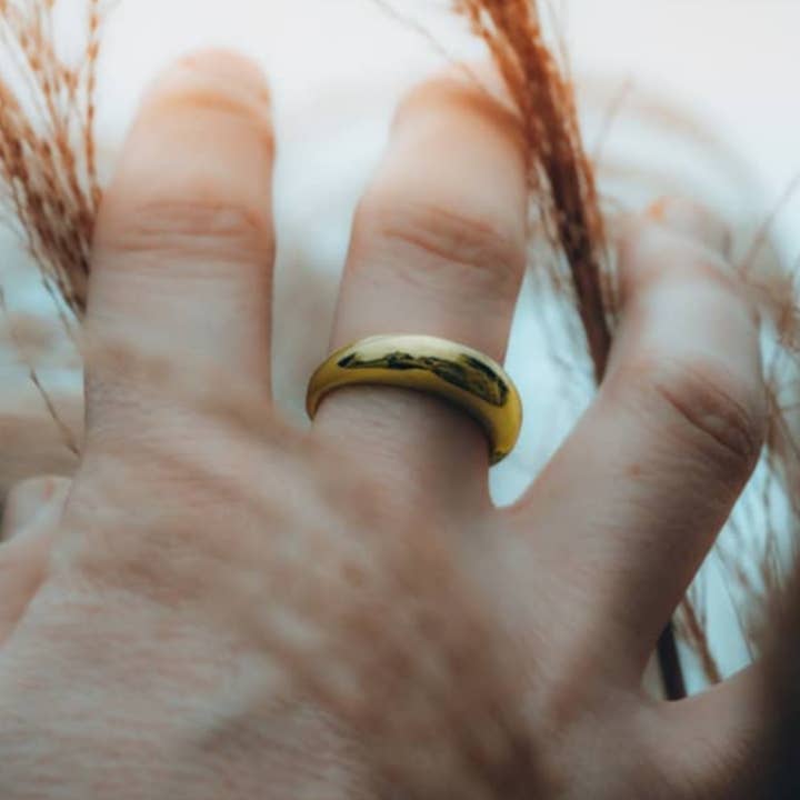 Mae per la vendita all'ingrosso da parte di Megan Collins Jewellery