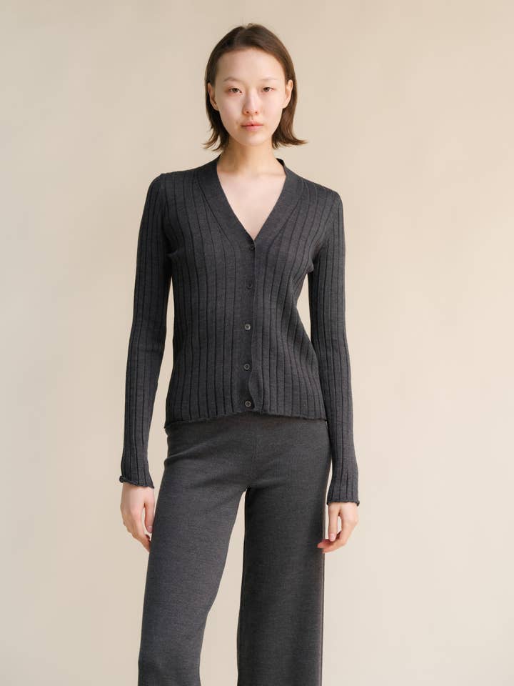 Lèmme - Wholesale Cardigan - Women's - Extra Fine Merino Wool V Neck Cardigan4